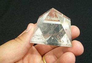 pirmide-de-cristal-de-quartzo