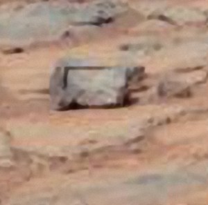 pedra com ângulo reto em Marte det