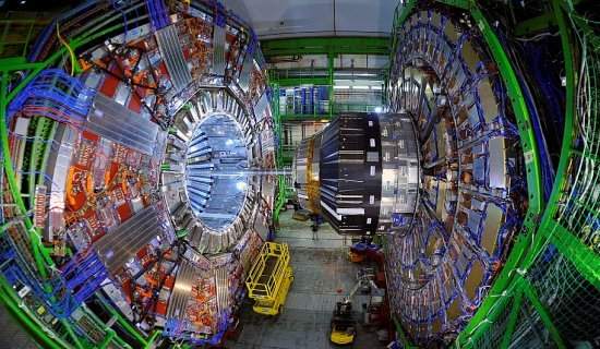 Bóson de Higgs visto decaindo em matéria
