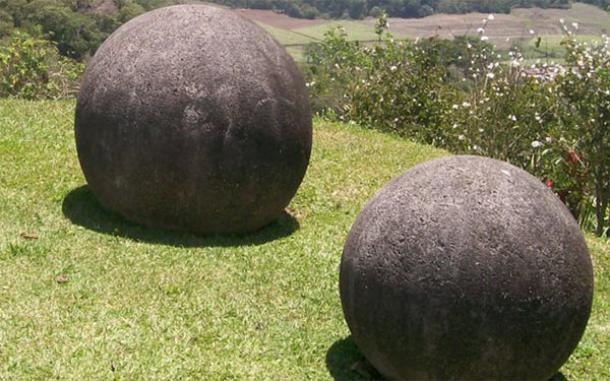 Esferas de pedra gigantes da Costa Rica. a maior pesando 16 toneladas e medindo oito pés de diâmetro. Veja mais em: http://wp.me/peNta-1HX.