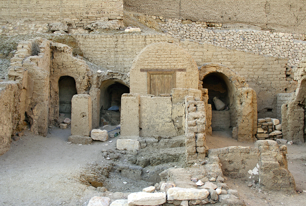 Arqueólogos encontram no Egito o túmulo do guardião da porta do deus Amon